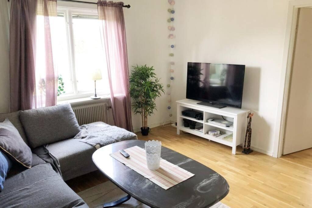 Egen Laegenhet I 2-Familjshus Pa Landet. Villa Tierp Exterior photo